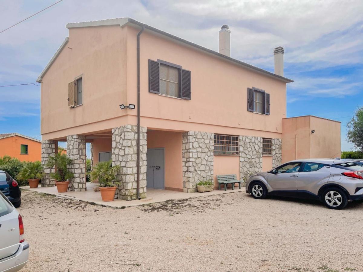 Villa In Campagna Tra Natura E Verde Монтальто-ди-Кастро Экстерьер фото