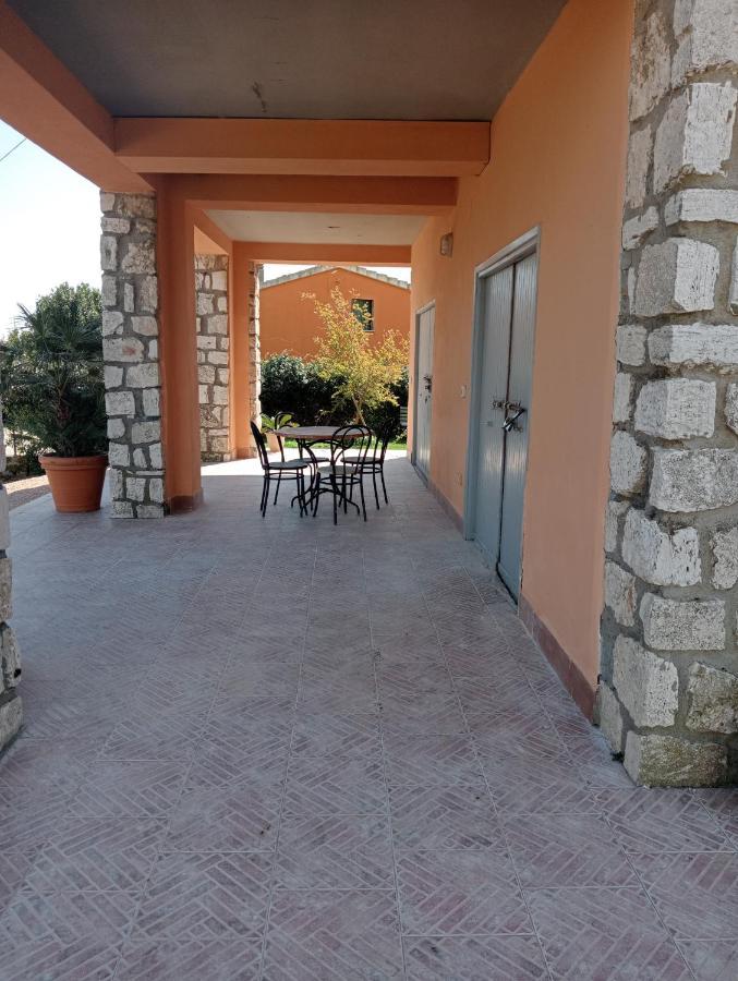 Villa In Campagna Tra Natura E Verde Монтальто-ди-Кастро Экстерьер фото